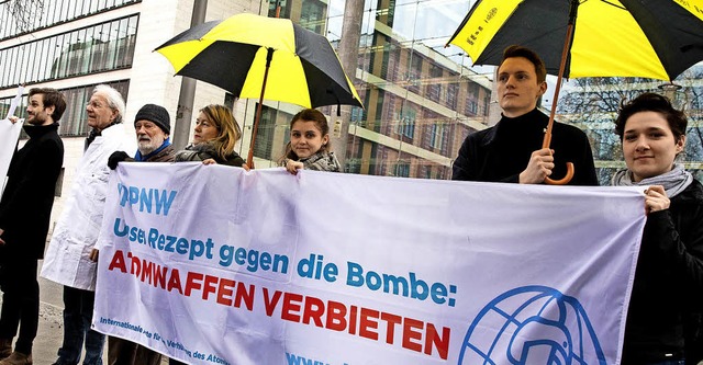 Atomwaffengegner demonstrierten vorige...rtigen Amt fr ein Kernwaffenverbot.   | Foto: dpa