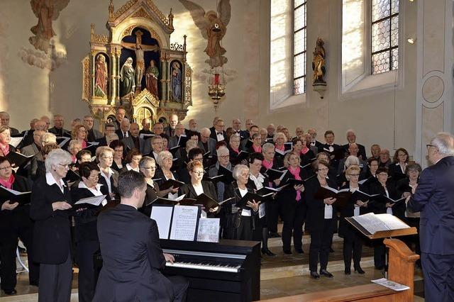 Gesangverein „Sponeck“ und Gastchor aus Schuttern begeistern bei Kirchenkonzert