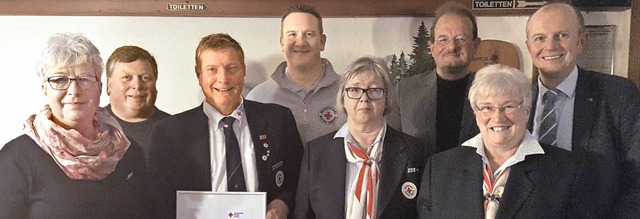 Geehrte  beim DRK Rickenbach (von link... und Brgermeister Dietmar Zpernick.   | Foto: JUTTA MAURER