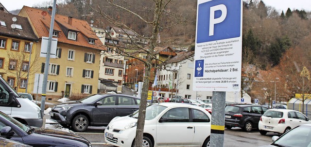 Parkpltze in der Zeller Innenstadt si...nd Aldi die Parkdauer begrenzt haben.   | Foto: H. Jacob