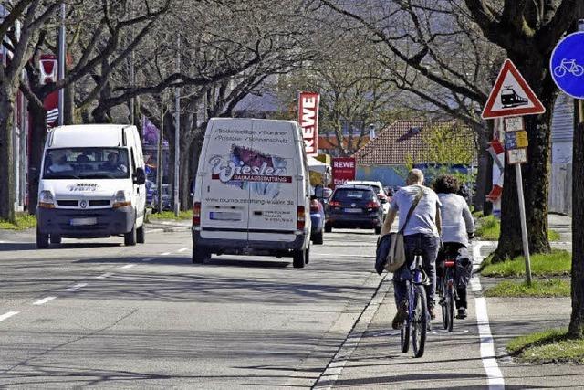 Radfahrer drfen in Freiburg bald auf mehr Strecken auf der Strae fahren