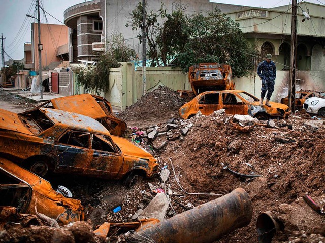 Im irakischen Mossul sterben 140 Zivilisten bei einem Luftangriff.  | Foto: dpa