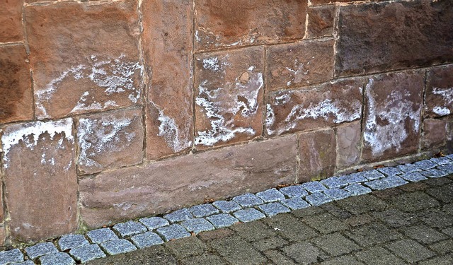 Forchheim. Sandstein der von weien Flecken befallen.  | Foto: Roland Vitt