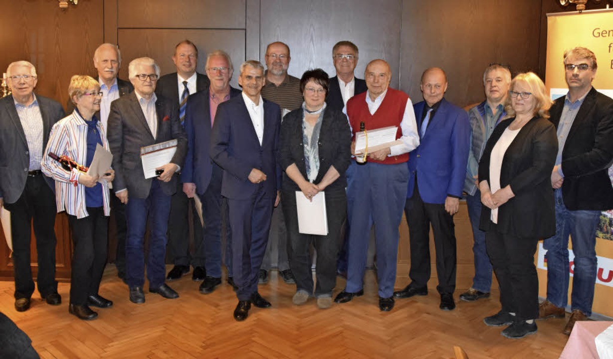 Landtagsabgeordneter Patrick  Rapp (Bi...fr ihre langjhrige Treue zur Partei.  | Foto: Hans-Jochen Voigt