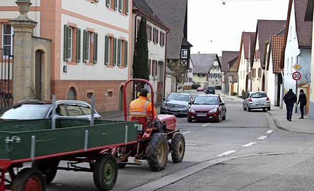 Autos, die an Engstellen und Einmndun...en, sorgen in Merdingen fr Probleme.   | Foto: Mario Schneberg