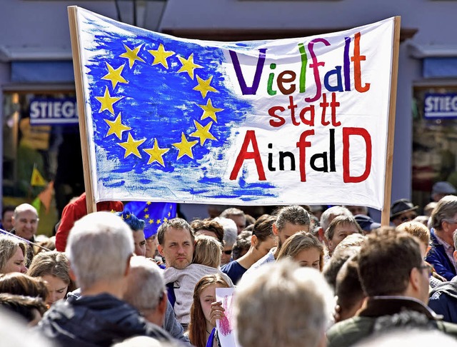 Pulse-of-Europe-Kundgebung auf dem Freiburger Augustinerplatz  | Foto: Michael Bamberger