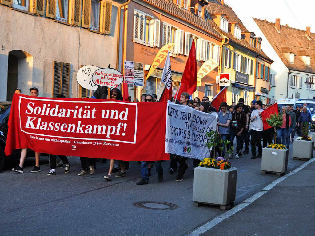 Demonstration von Parteien, Gewerkschaften und antifaschistischen Organisationen gegen eine Wahlkampfveranstaltung der rechtspopulistischen AfD in Breisach Demonstration von Parteien, Gewerkschaften und antifaschistischen Organisationen gegen eine Wahlkampfveranstaltung der rechtspopulistischen AfD in Breisach