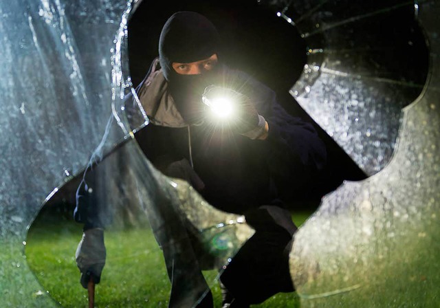 In Hausen waren in der Nacht auf Freitag Einbrecher am Werk.  | Foto: dpa