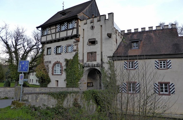 Noch ist das Torhaus von Schloss Beugg... nutzbar, es befindet sich in Arbeit.   | Foto: Jochen Fillisch