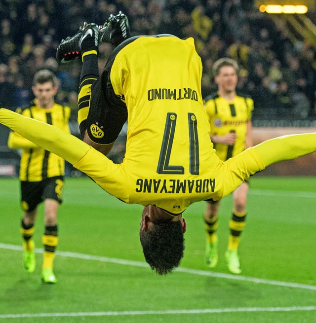 Schalke gegen Dortmund: Wegen des Derb...t die Welt im Revier schnell mal Kopf.  | Foto: dpa