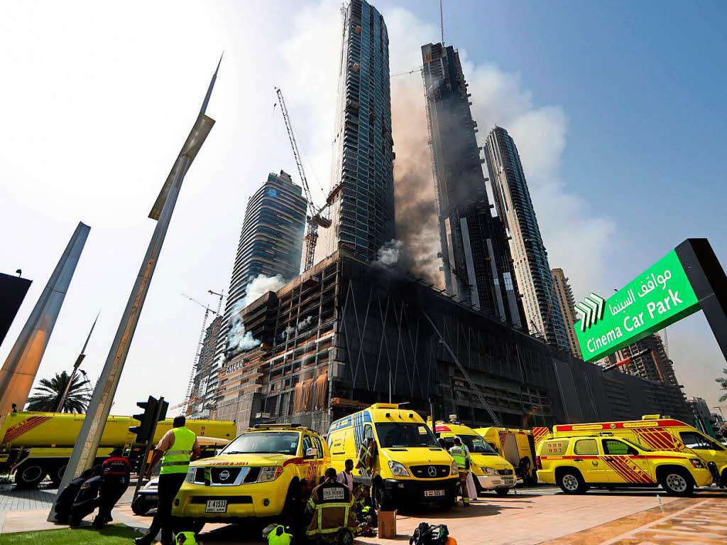 Großbrand auf der Baustelle eines Wolkenkratzers in Dubai. Großbrand auf der Baustelle eines Wolkenkratzers in Dubai.