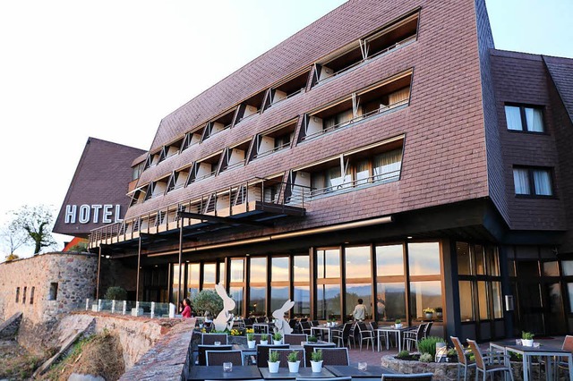 Das Hotel Stadt Breisach am Hang des M...besucher und Restaurantgste geffnet.  | Foto: Claudia Mller