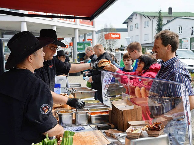 An vielen Imbisswagen konnten sich die Besucher strken.  | Foto: Horatio Gollin