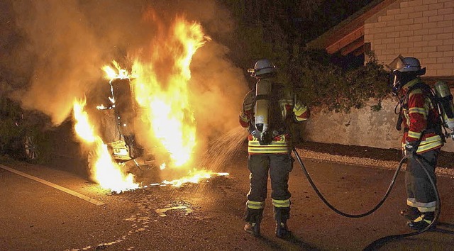 Einen Fahrzeugbrand musste die Feuerwe... der Herbolzheimer Innenstadt lschen.  | Foto: Feuerwehr Herbolzheim