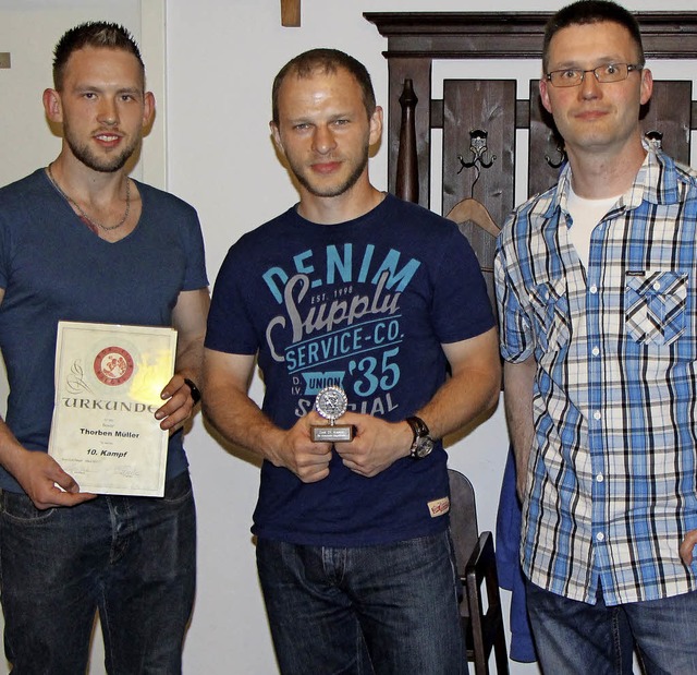 Ehrungen beim Box-Club;: Von links Tho...Alexander Gegelmann und Carsten Beha.   | Foto: Helmut Hassler