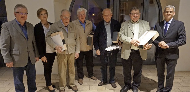 Udo Beck, Vorsitzender CDU Vogtsburg, ...Mitglieder des CDU-Stadtverbands aus.   | Foto: Julius Steckmeister