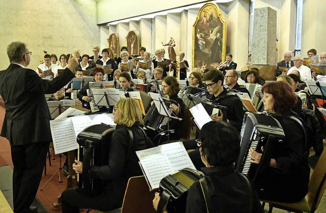 Gemeinsames Musizieren in der katholischen Kirche   | Foto: Wolfgang Knstle