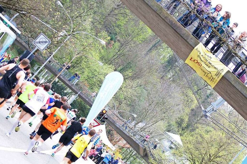Impressionen vom 14. Freiburg-Marathon am 2. April 2017 (Foto: Janos Ruf) Impressionen vom 14. Freiburg-Marathon am 2. April 2017 (Foto: Janos Ruf)