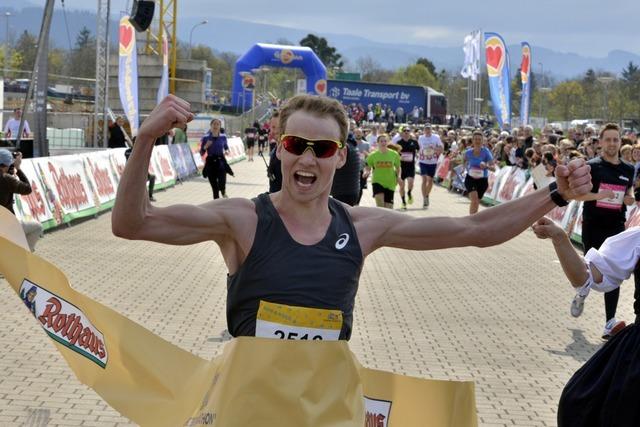 Lokalmatador Lukas Naegele gewinnt Freiburg-Marathon