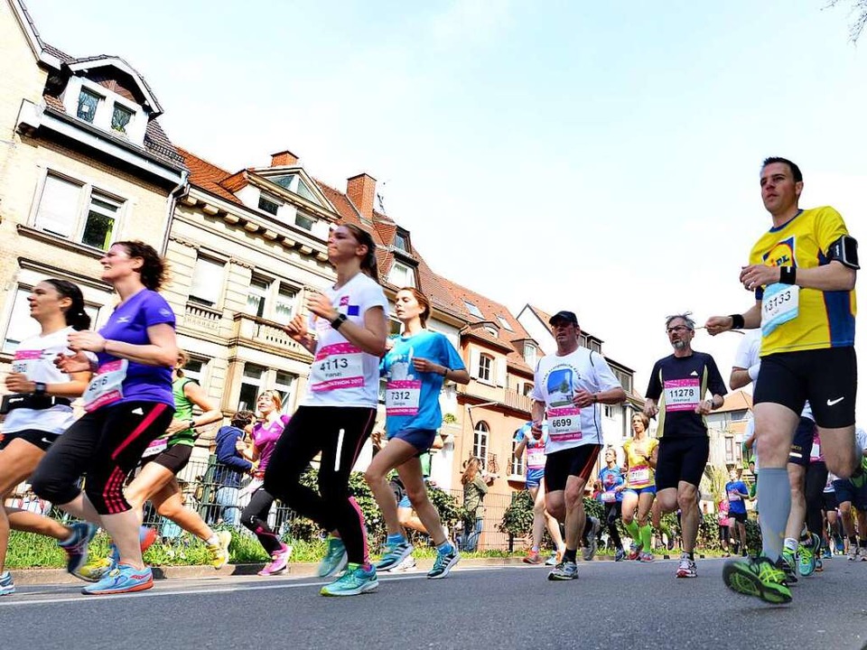 Tausende Läuferinnen und Läufer waren ...ie meisten schafften es auch ins Ziel.  | Foto: Rita Eggstein