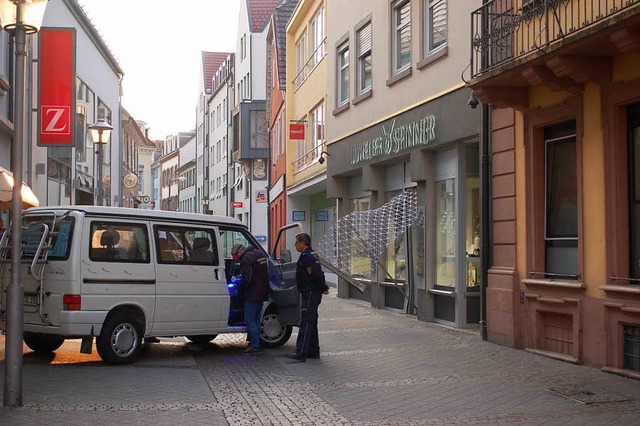 Mit brachialer Gewalt und einem mutma...ben sich die Tter Zutritt verschafft. 