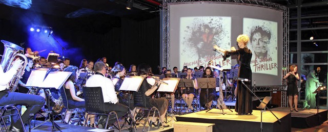 Der Musikverein Riegel beim Michael Ja...Lisa Kietz (rechts) an der Querflte.   | Foto: Helmut Hassler