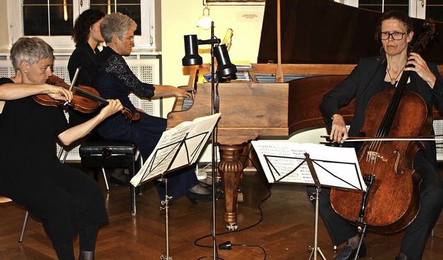 Der Name ist Programm beim Trio Vivent...er Goltz (Cello) Jutta Ernst (Klavier)  | Foto: Hildegard Karig