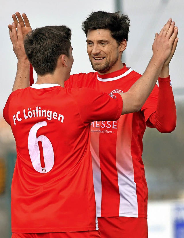 Kim Hirschbolz (Nr. 6), der auf der Se...ber das 1:0 des Lffinger Torjgers.   | Foto: Wolfgang Scheu