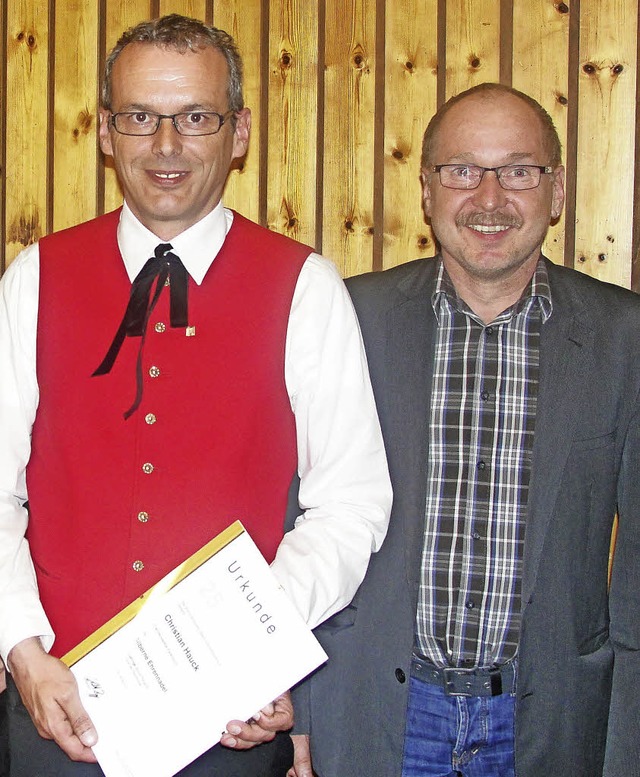 Verbandsvizeprsident  Guido Kaltenbru...rskonzert fr 25 aktive Musikerjahre.   | Foto: Tina Httich