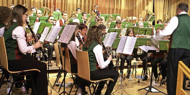 Mit einem anspruchsvollen Konzert wart...hreskonzert in der Gemeindehalle auf.   | Foto: Werner Probst