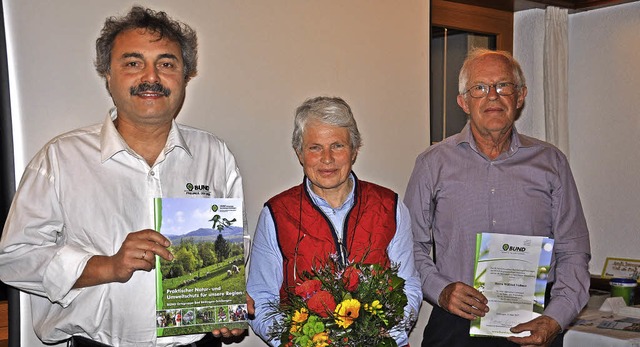 Von links: Thomas Giesinger vom BUND L... als erster Vorsitzender geehrt wurde.  | Foto: Jutta Schtz