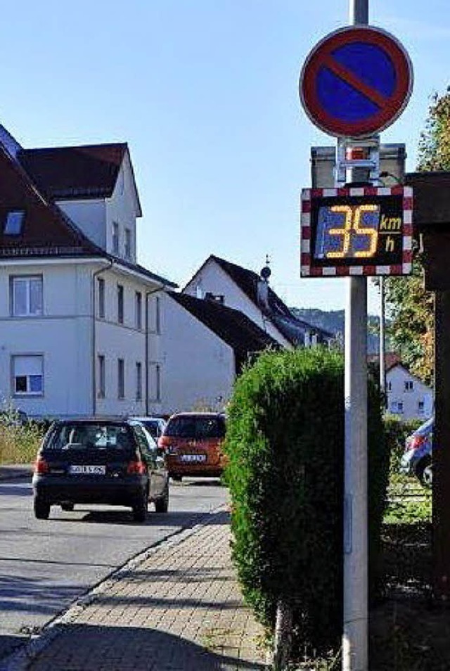 Eher seltenes Bild: Autos, die sogar sehr langsam durch Rmmingen fahren.   | Foto: M. Maier