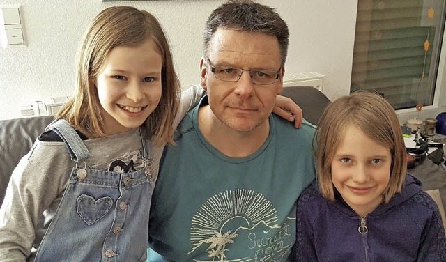 Zoey-Marie Gerhardt (l.), ihr Papa Stefan und Johanna Mller   | Foto: Privat