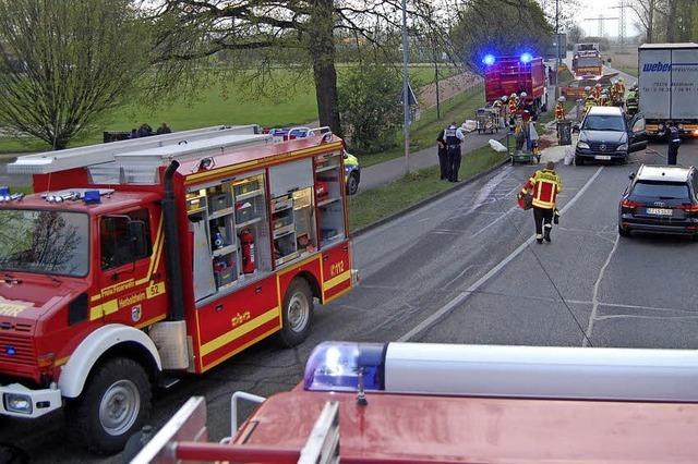 Grere Mengen Diesel bei Unfall ausgelaufen