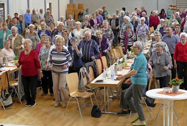 Von wegen nur Kaffeetrinken und zuscha...ei Gymnastikbungen machten alle mit.   | Foto: Frank Leonhardt