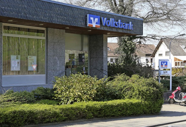 Schliet im Juni: die  Volksbankfiliale  in Zell-Weierbach   | Foto: Christoph Breithaupt