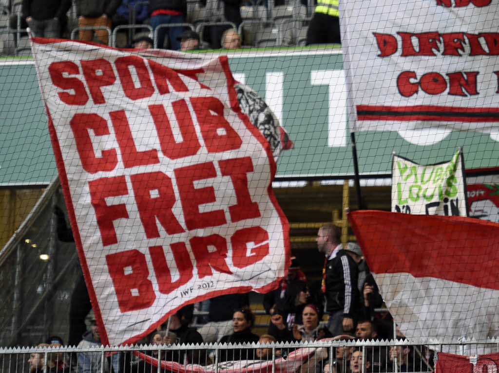 SC-Fans feiern in Wolfsburg