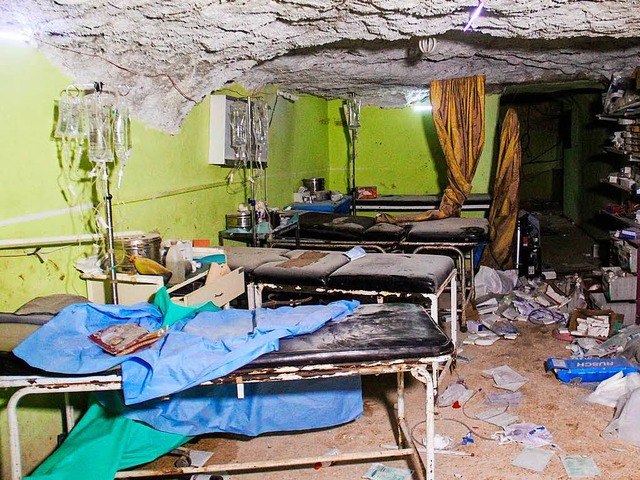 Rume eines zerstrten Krankenhauses i...hen Giftgasangriff bombardiert wurde.   | Foto: AFP