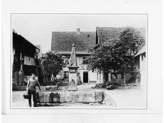 Der Ochsenbrunnen &#8211; hier in eine...inzener Sanierungsgebiet seinen Namen.  | Foto: zvg