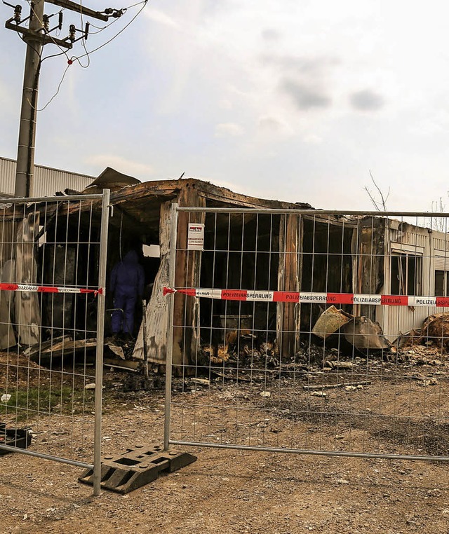 Durch ein Feuer In Schutt und Asche ge...nen fremdenfeindlichen Hintergrund.     | Foto: DEc