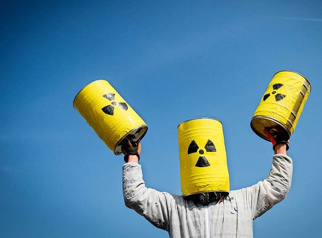 Atomkraftgegner knnen es nicht fassen... Fessenheim bleibt vorerst in Betrieb.  | Foto: SEBASTIEN BOZON