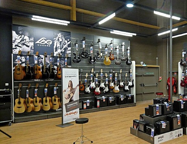 Gro ist die Auswahl an Instrumenten u...ehr im Magasin Cultura in Wittenheim.  | Foto: PR / Cultura