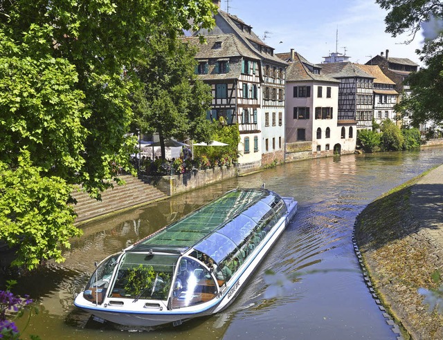 Mit dem Batoramaboot geht es auch durch das Gerberviertel in Strasbourg.  | Foto: PR / Batorama~~