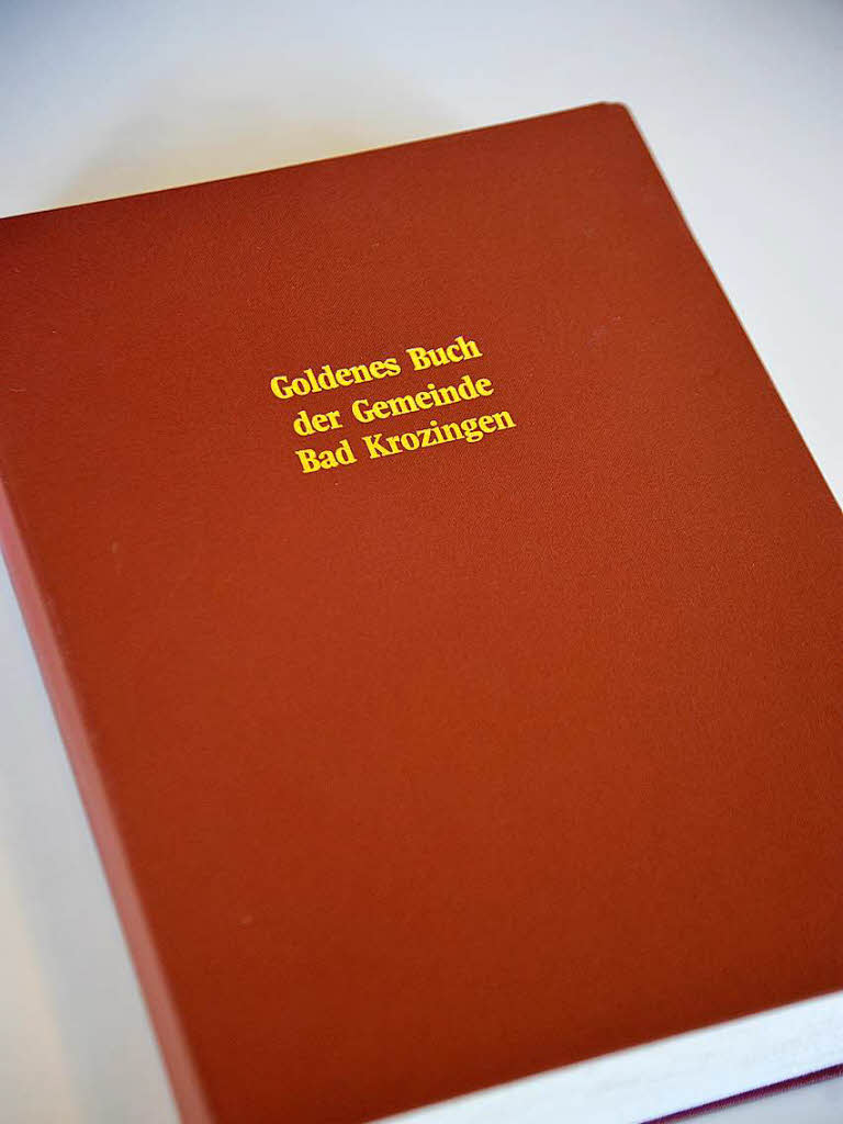 Das Goldene Buch der Stadt Bad Krozingen liegt bereit.