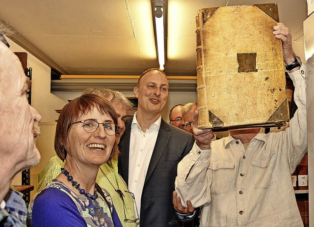 Zwei Mnner retten die Vergangenheit: ...fler und Julius Bausch (von rechts).    | Foto: Beathalter