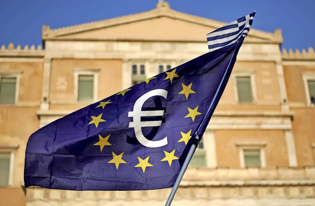Pro-Euro-Flagge vor dem Parlament in Athen  | Foto: DPA