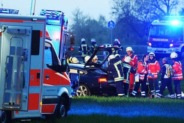 Fünf Schwerverletzte bei Frontalkollision bei Ihringen