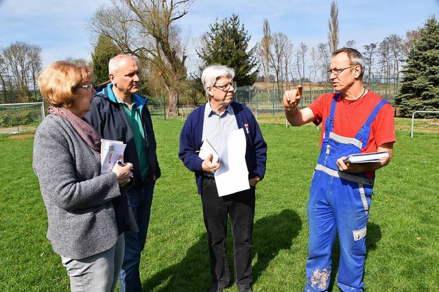 Mitglieder des Organisationskomitees nahmen das Festgelnde ab.  | Foto: Horst Donner