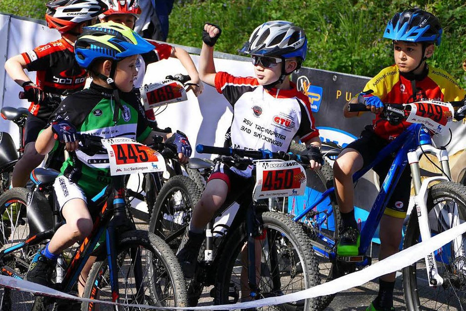 Die Teilnehmer des U9-Rennens muntern sich vor dem Start auf. (Foto: Hrvoje Miloslavic) Die Teilnehmer des U9-Rennens muntern sich vor dem Start auf. (Foto: Hrvoje Miloslavic)
