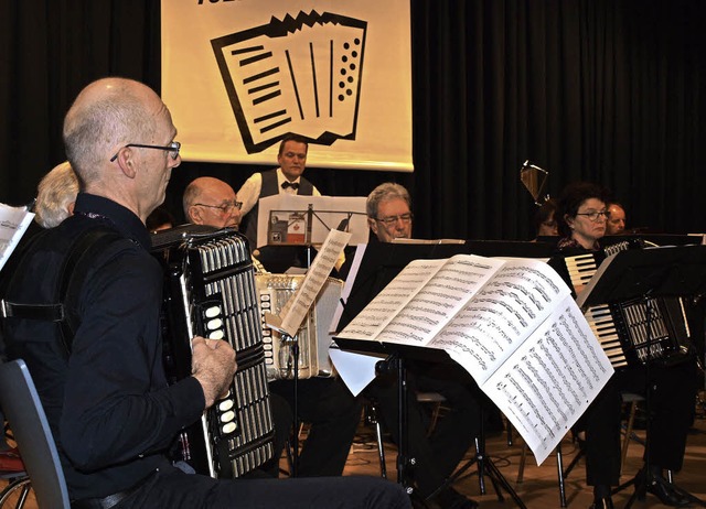 Das Akkordeon-Orchester im Einsatz.   | Foto: Paul Schleer